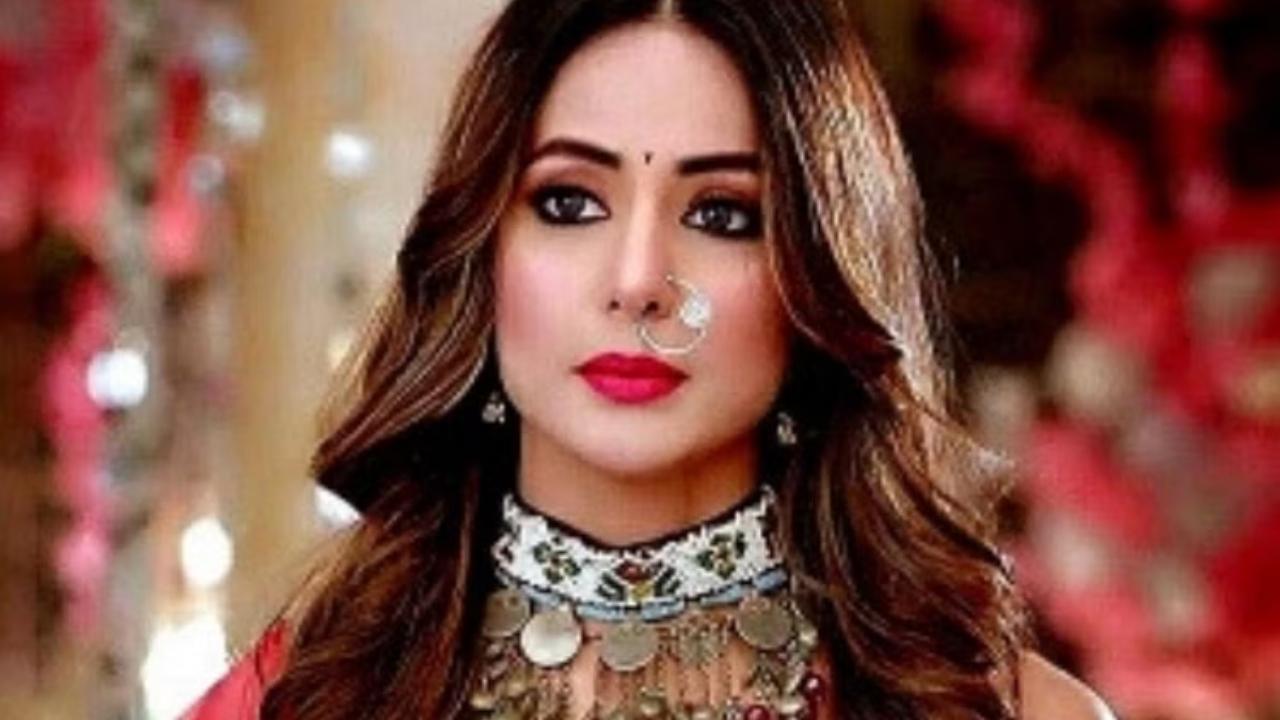 Post doing a couple of reality shows, Hina returned to fiction with Kasautii Zindagii Kay season 2. She played Komolika. A couple of months later, she quit the show